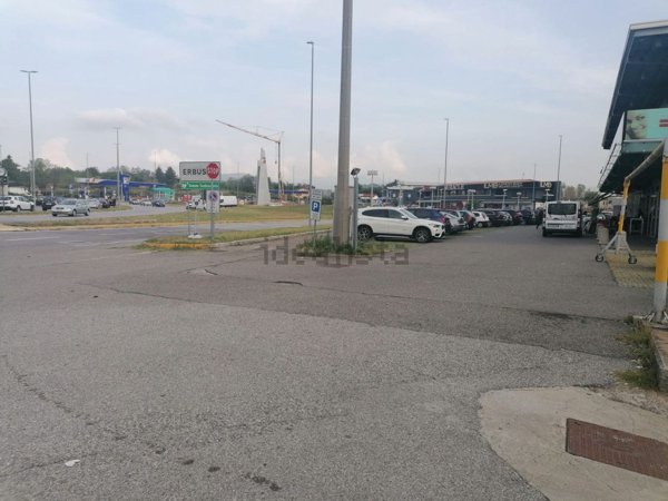 negozio in affitto a Rovato