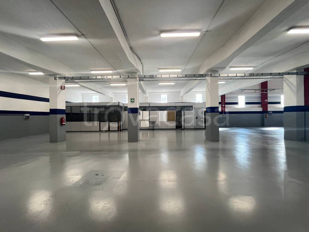 locale commerciale in affitto a Sabbio Chiese in zona Pavone
