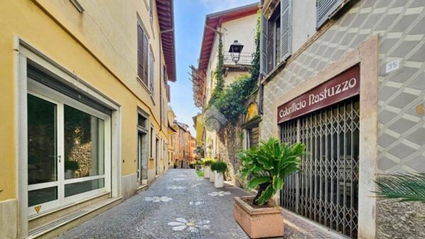 negozio in affitto a Salò in zona Cunettone