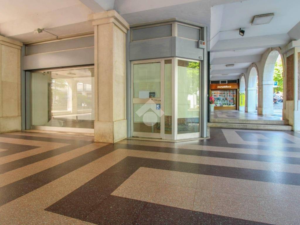 negozio in affitto a Salò
