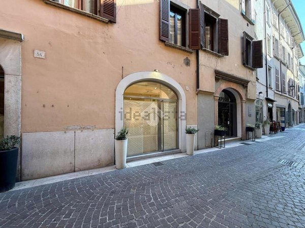 negozio in affitto a Salò