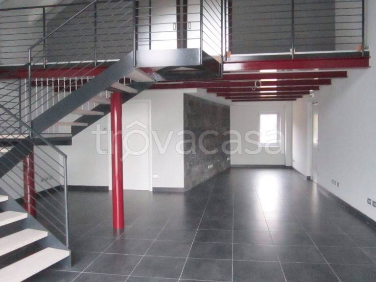 ufficio in affitto a Salò in zona Cunettone