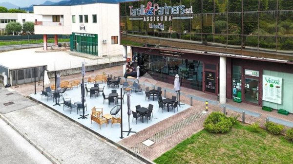 negozio in affitto a Salò in zona Cunettone