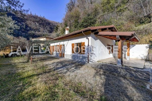 trivano in affitto a Salò in zona Villa