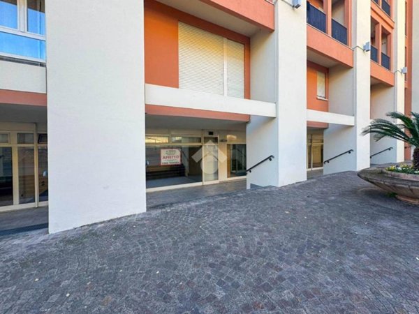 negozio in affitto a Salò