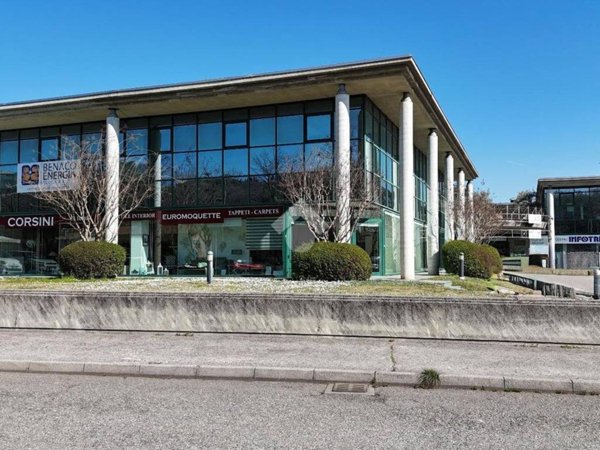 negozio in affitto a Salò in zona Cunettone