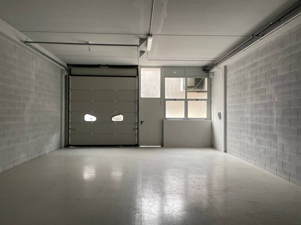 locale commerciale in affitto a Salò in zona Cunettone