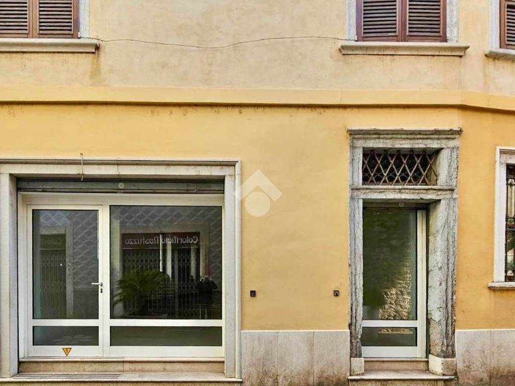 negozio in affitto a Salò
