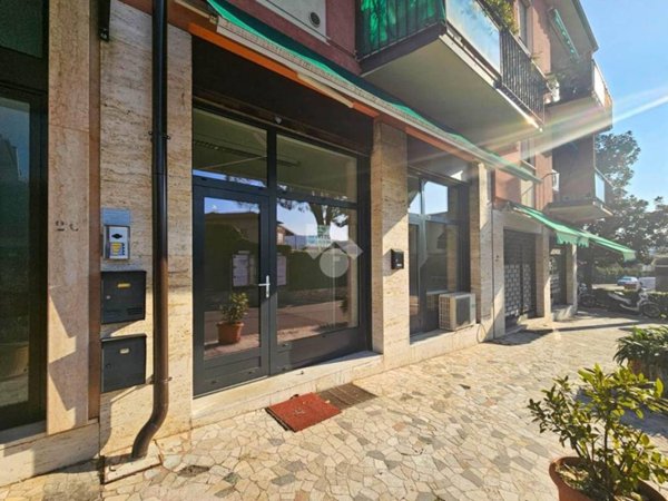 negozio in affitto a Salò in zona Cunettone