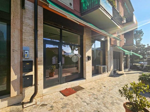 negozio in affitto a Salò in zona Cunettone