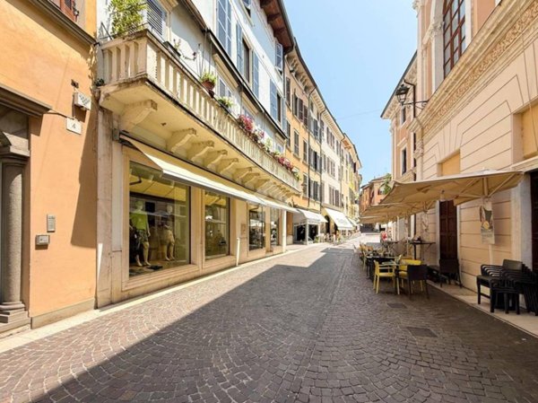negozio in affitto a Salò in zona Cunettone