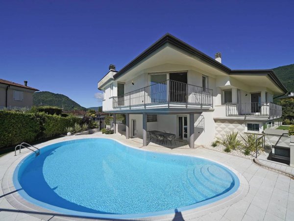 casa indipendente in affitto a Salò in zona Villa