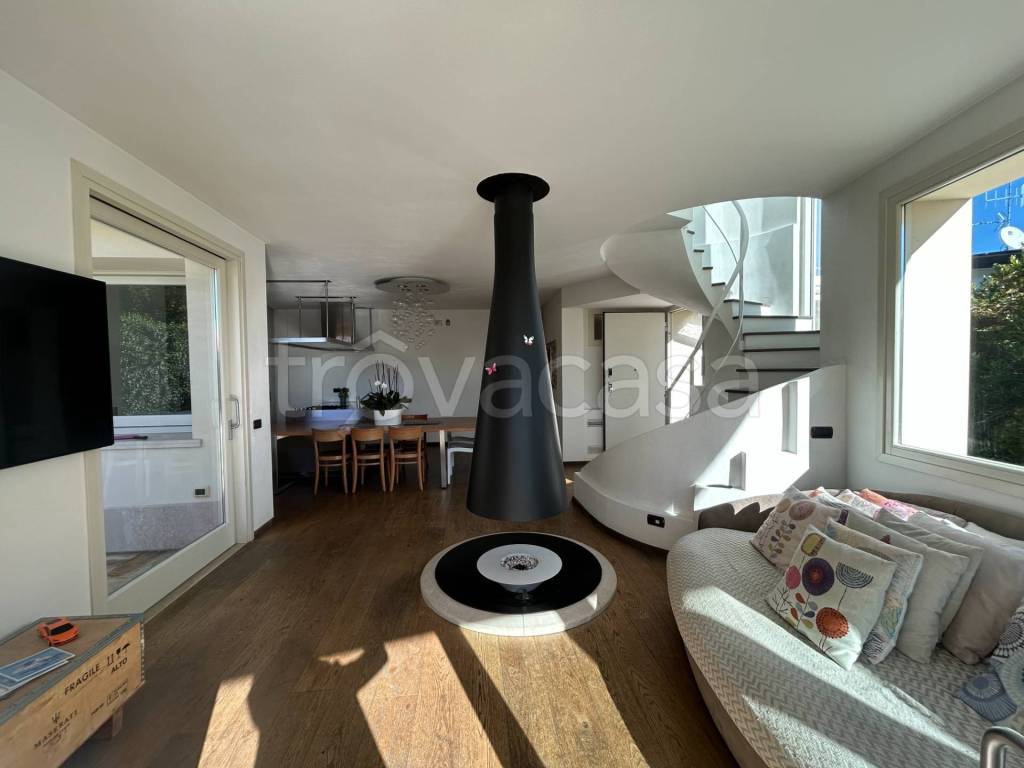 casa indipendente in affitto a San Felice del Benaco