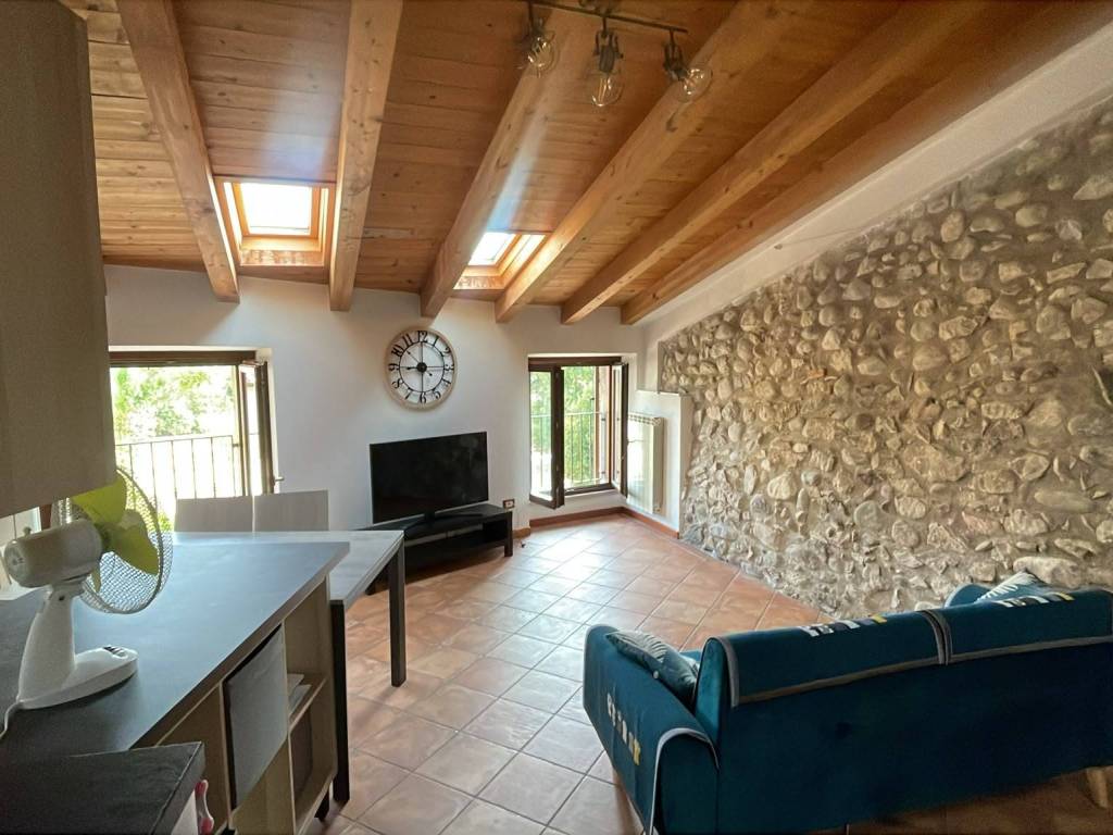 appartamento in affitto a San Felice del Benaco in zona Portese