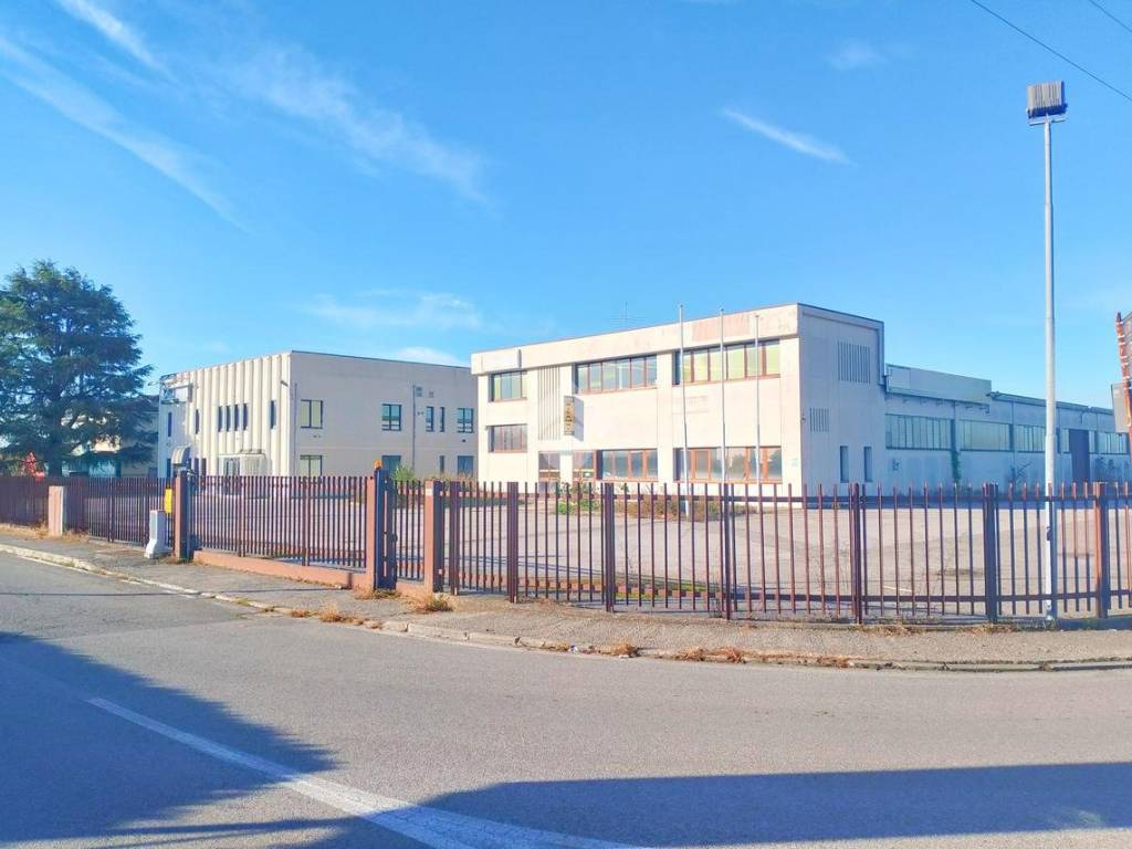 locale commerciale in affitto a San Zeno Naviglio