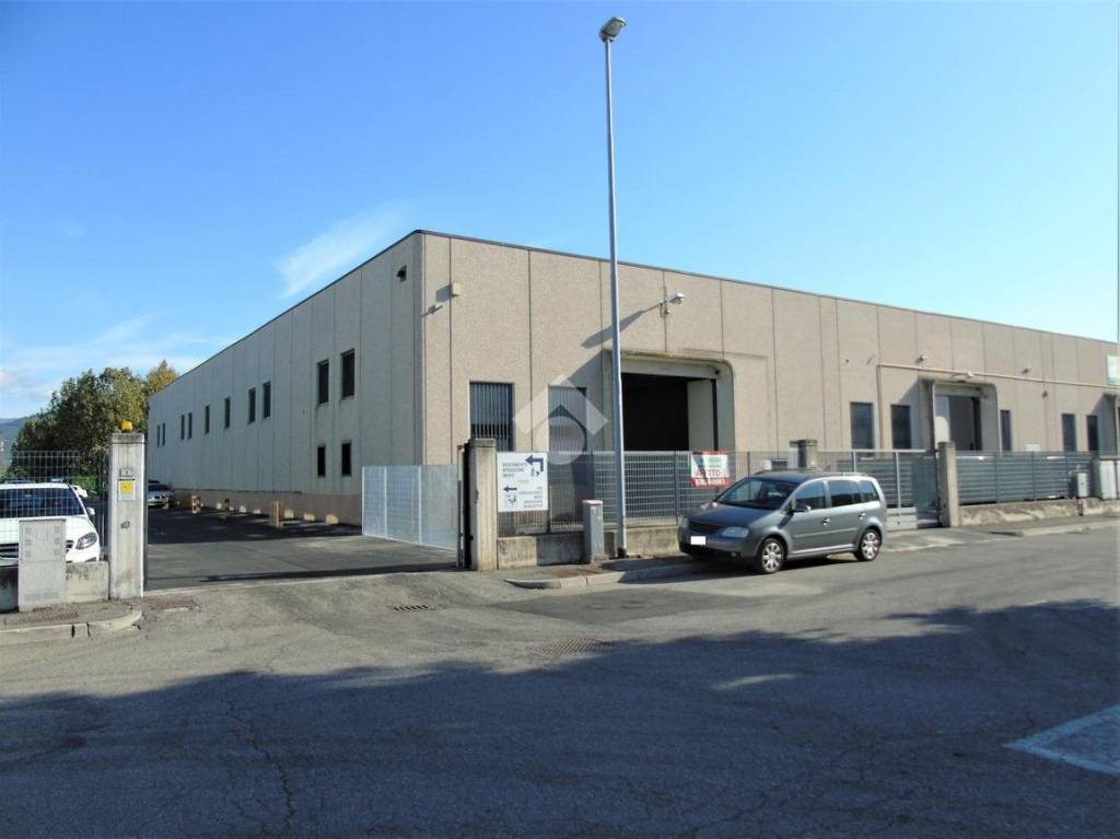 locale commerciale in affitto a San Zeno Naviglio