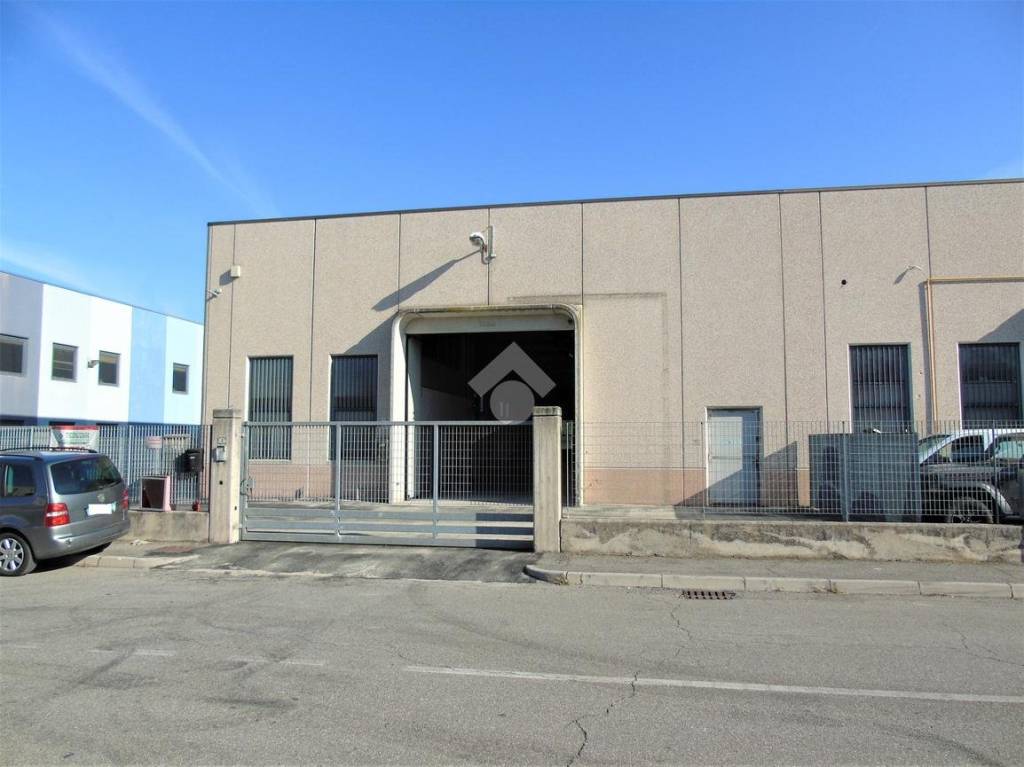 locale commerciale in affitto a San Zeno Naviglio