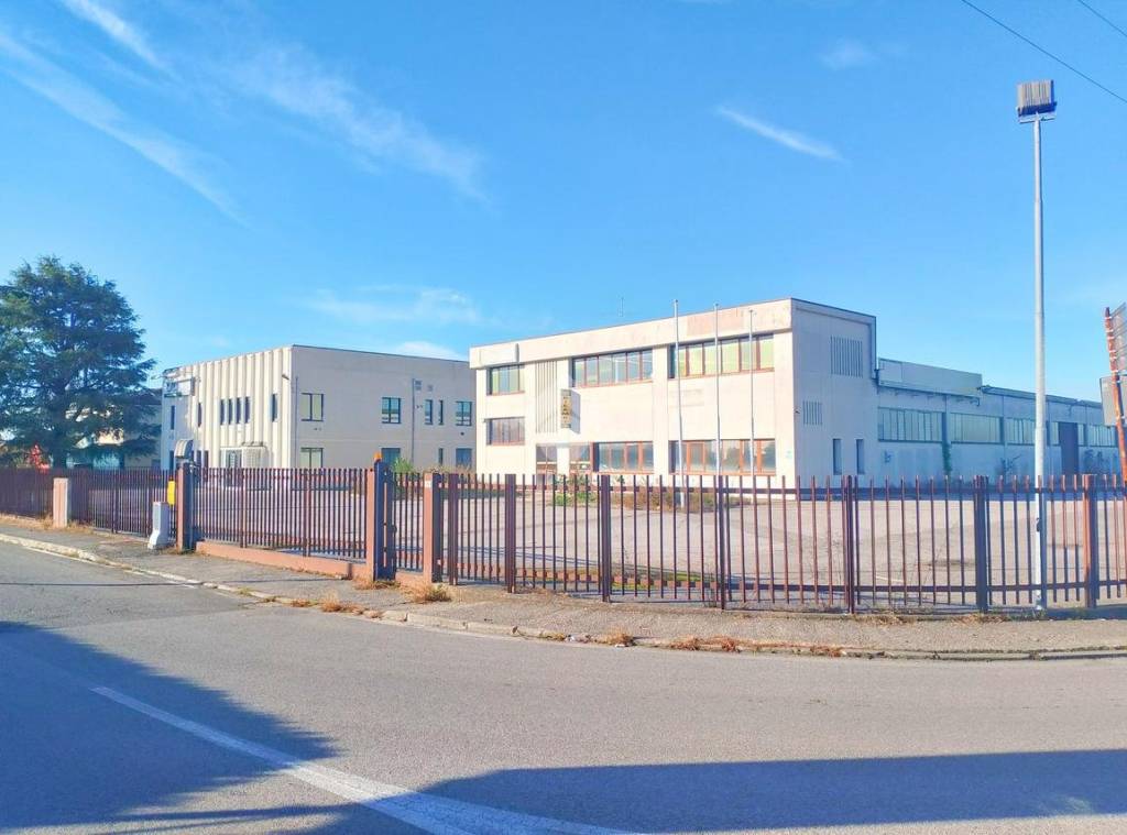 locale commerciale in affitto a San Zeno Naviglio