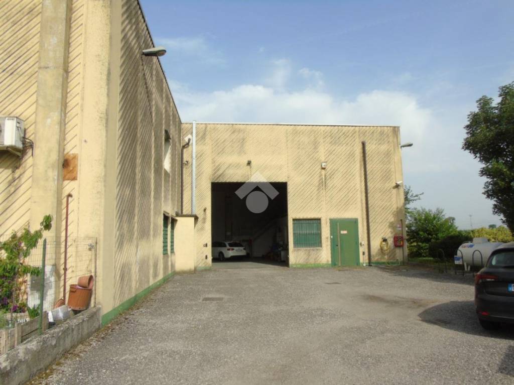 locale commerciale in affitto a San Zeno Naviglio in zona Garza