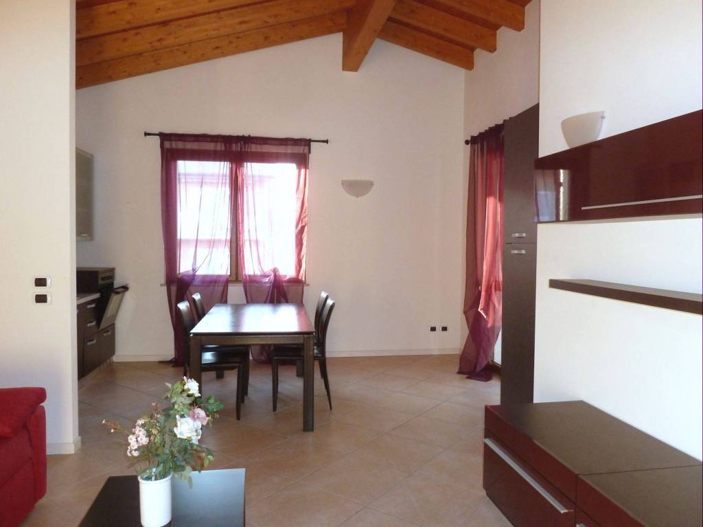 appartamento in affitto a Sirmione
