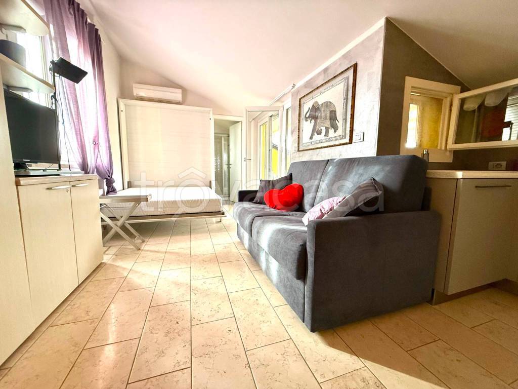 appartamento in affitto a Sirmione in zona Lugana