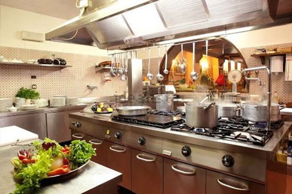 locale commerciale in affitto a Sirmione in zona Colombare