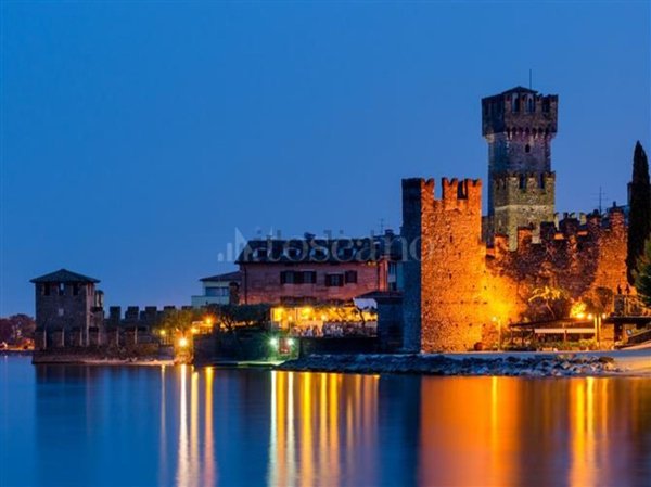 negozio in affitto a Sirmione in zona Colombare