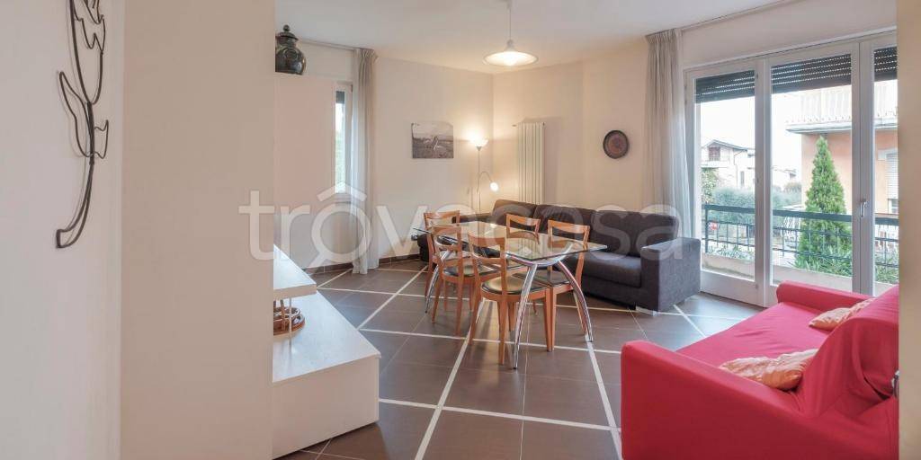 appartamento in affitto a Sirmione