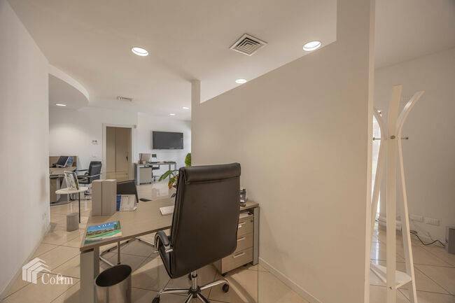 negozio in affitto a Sirmione in zona Colombare