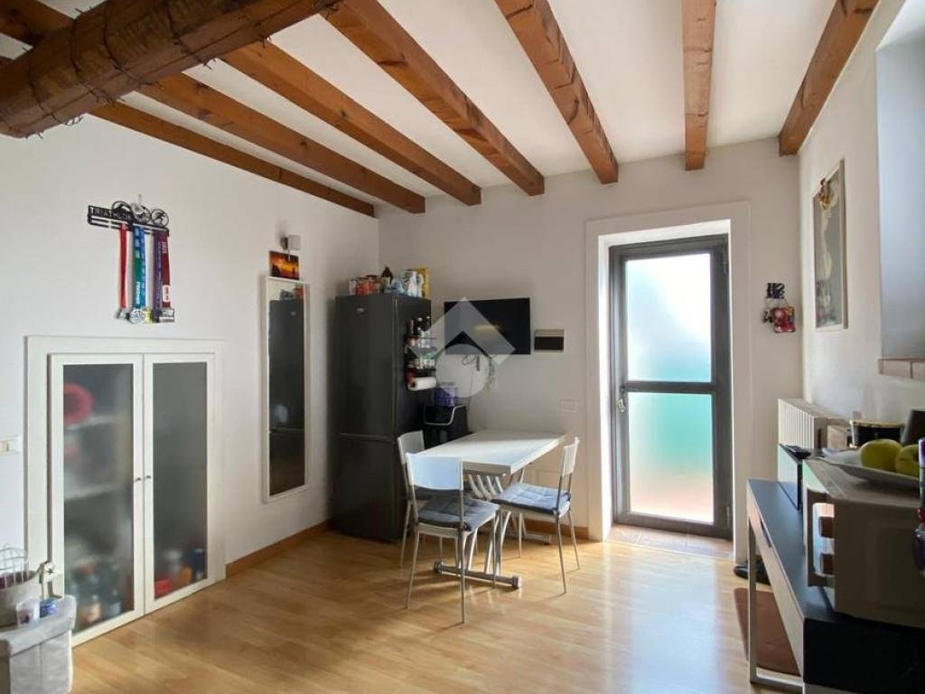 appartamento in affitto a Sirmione in zona Colombare