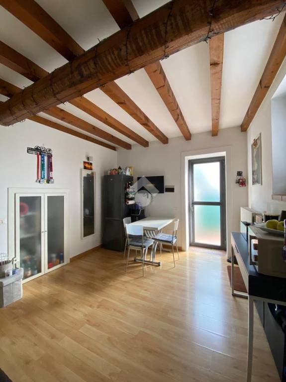 appartamento in affitto a Sirmione in zona Colombare