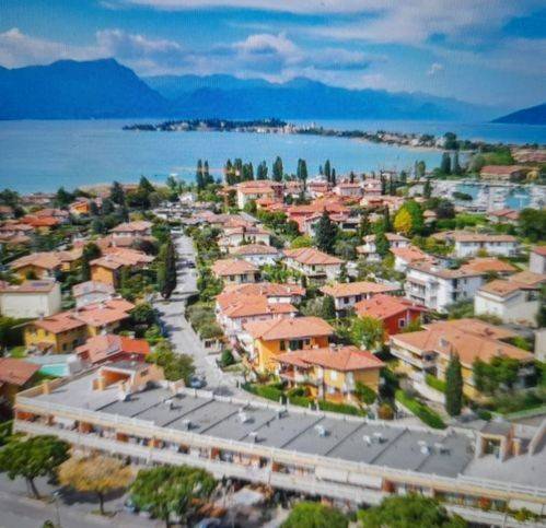 appartamento in affitto a Sirmione in zona Colombare