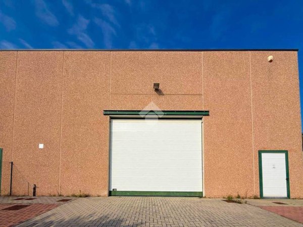 locale commerciale in affitto a Soiano del Lago