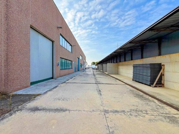 negozio in affitto a Soiano del Lago