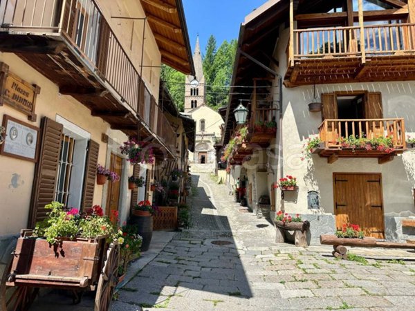 negozio in affitto a Cesana Torinese in zona Bousson