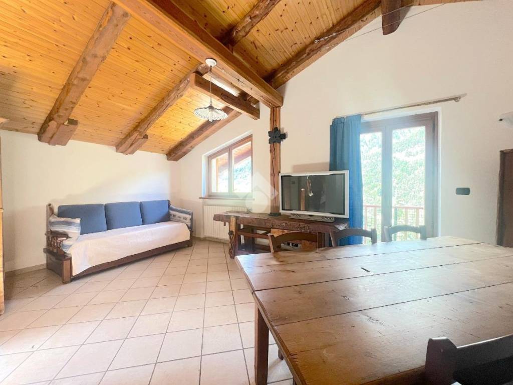 appartamento in affitto a Cesana Torinese in zona Mollières