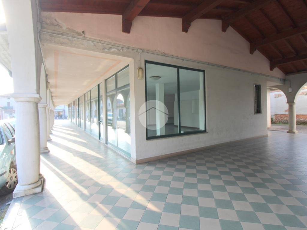 negozio in affitto a Torbole Casaglia