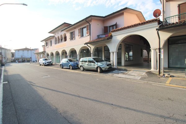 negozio in affitto a Torbole Casaglia