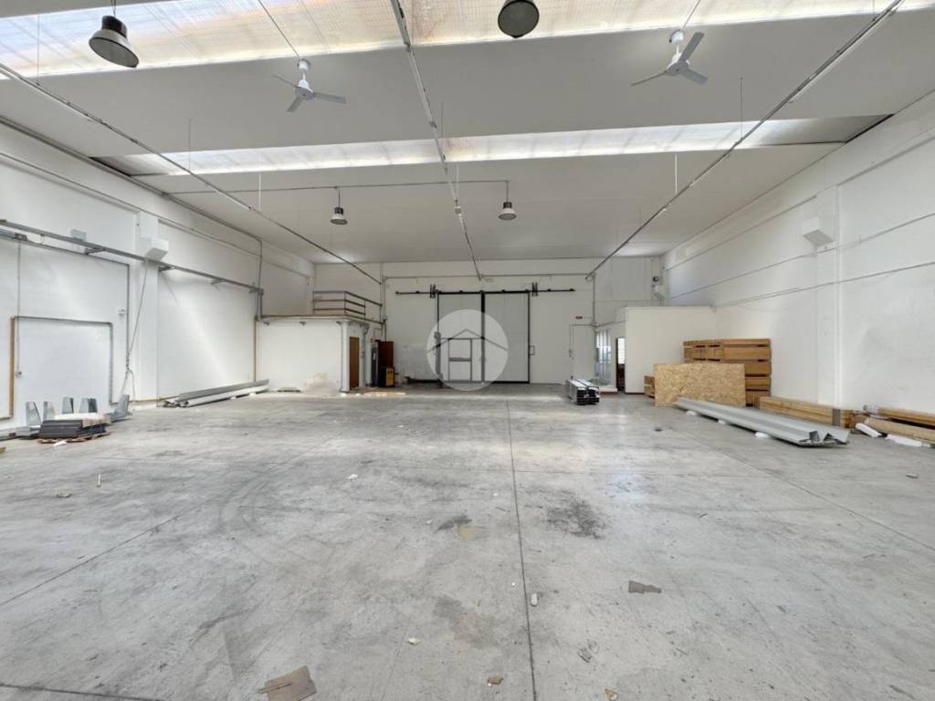 locale commerciale in affitto a Torbole Casaglia
