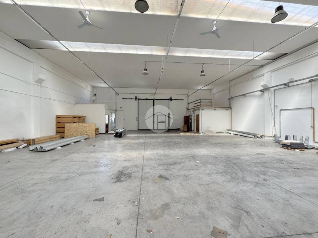locale commerciale in affitto a Torbole Casaglia