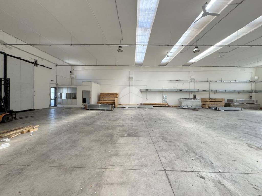 locale commerciale in affitto a Torbole Casaglia