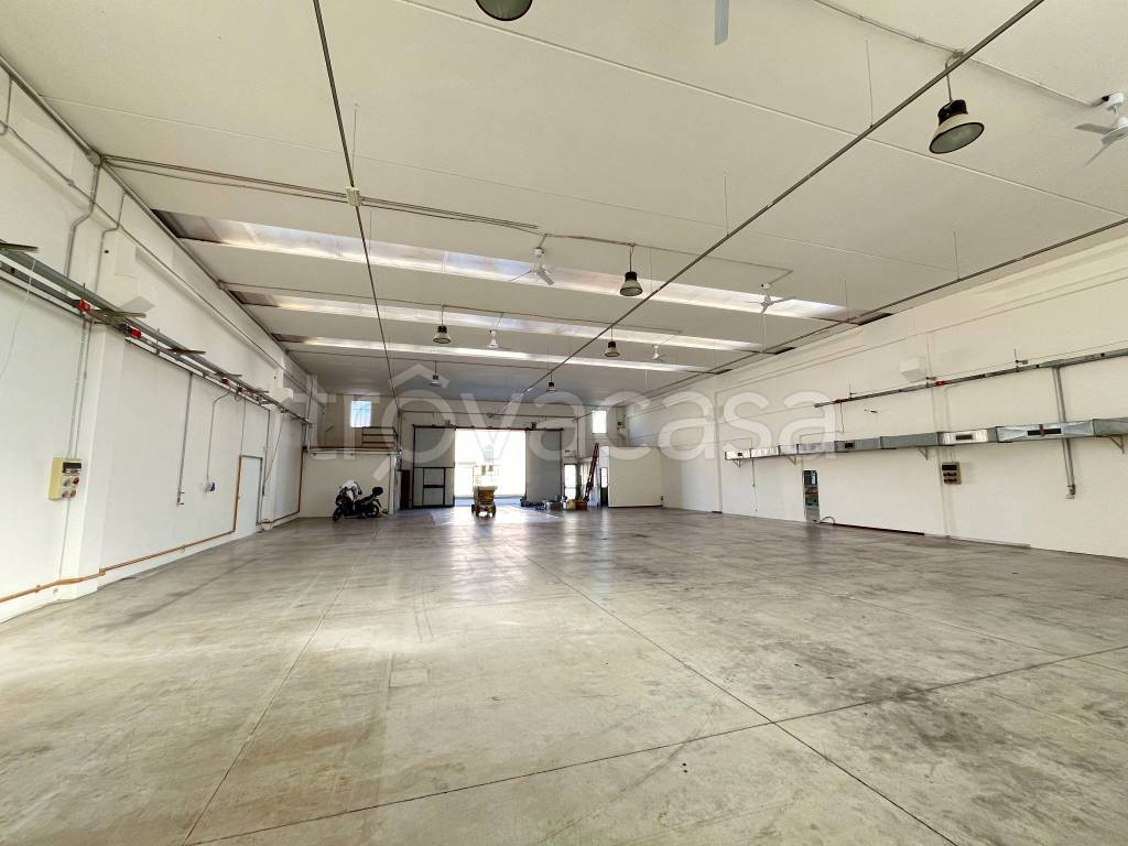 locale commerciale in affitto a Torbole Casaglia