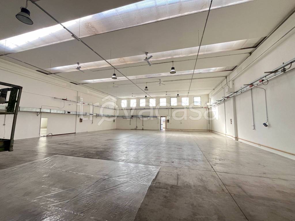 locale commerciale in affitto a Torbole Casaglia