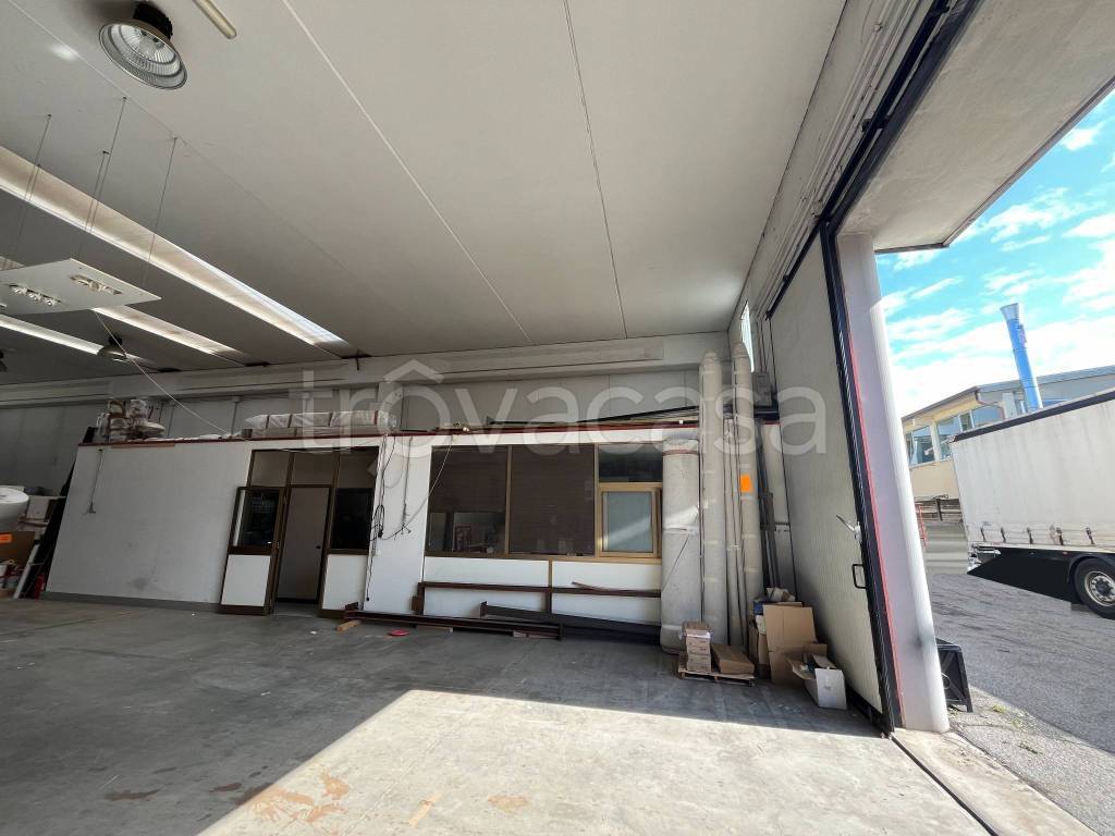 locale commerciale in affitto a Torbole Casaglia