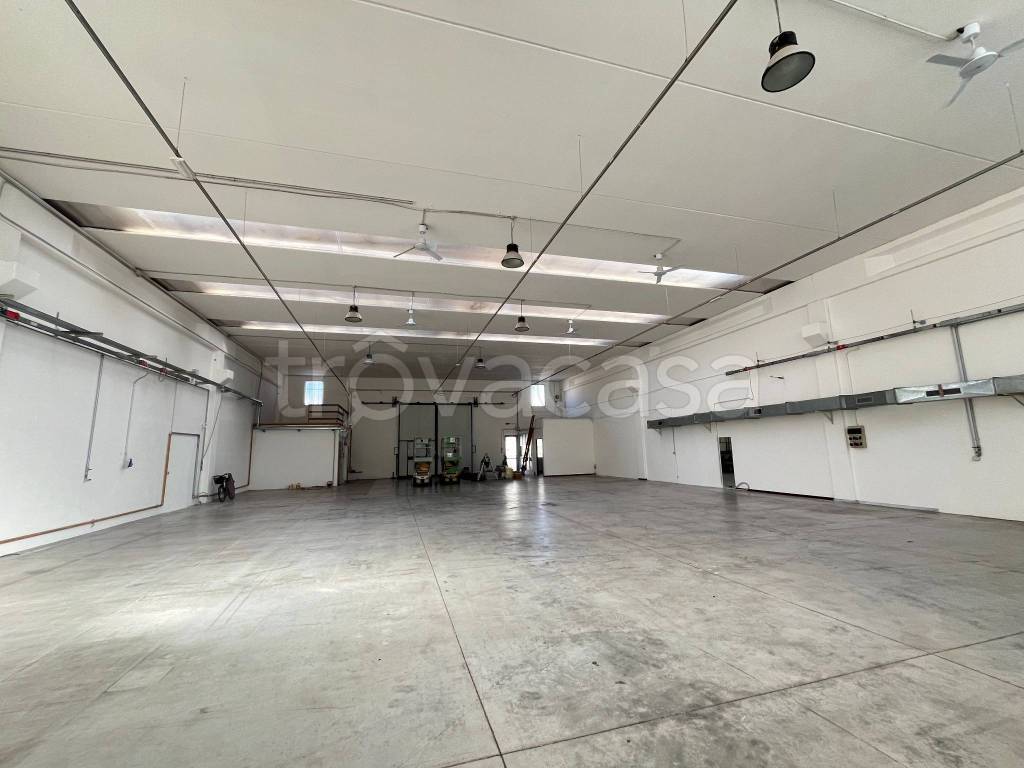 locale commerciale in affitto a Torbole Casaglia