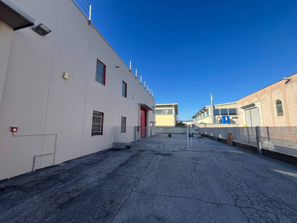 locale commerciale in affitto a Torbole Casaglia