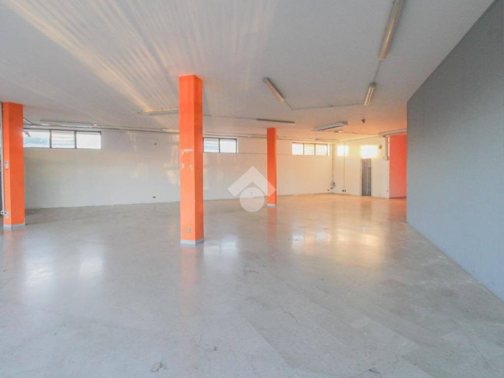 negozio in affitto a Torbole Casaglia