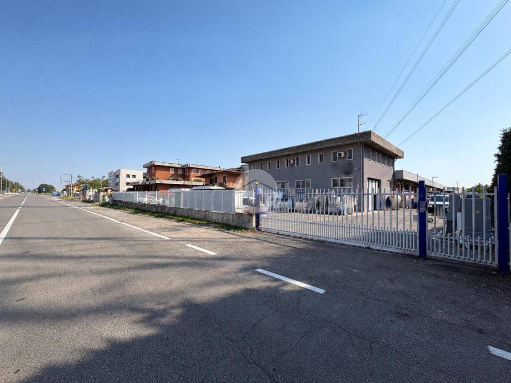 locale commerciale in affitto a Torbole Casaglia