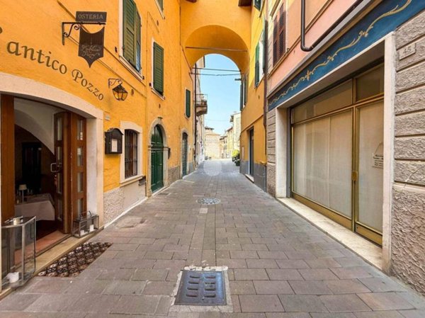 negozio in affitto a Toscolano-Maderno in zona Toscolano