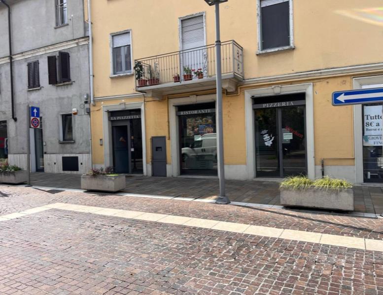 negozio in affitto a Toscolano-Maderno in zona Maderno
